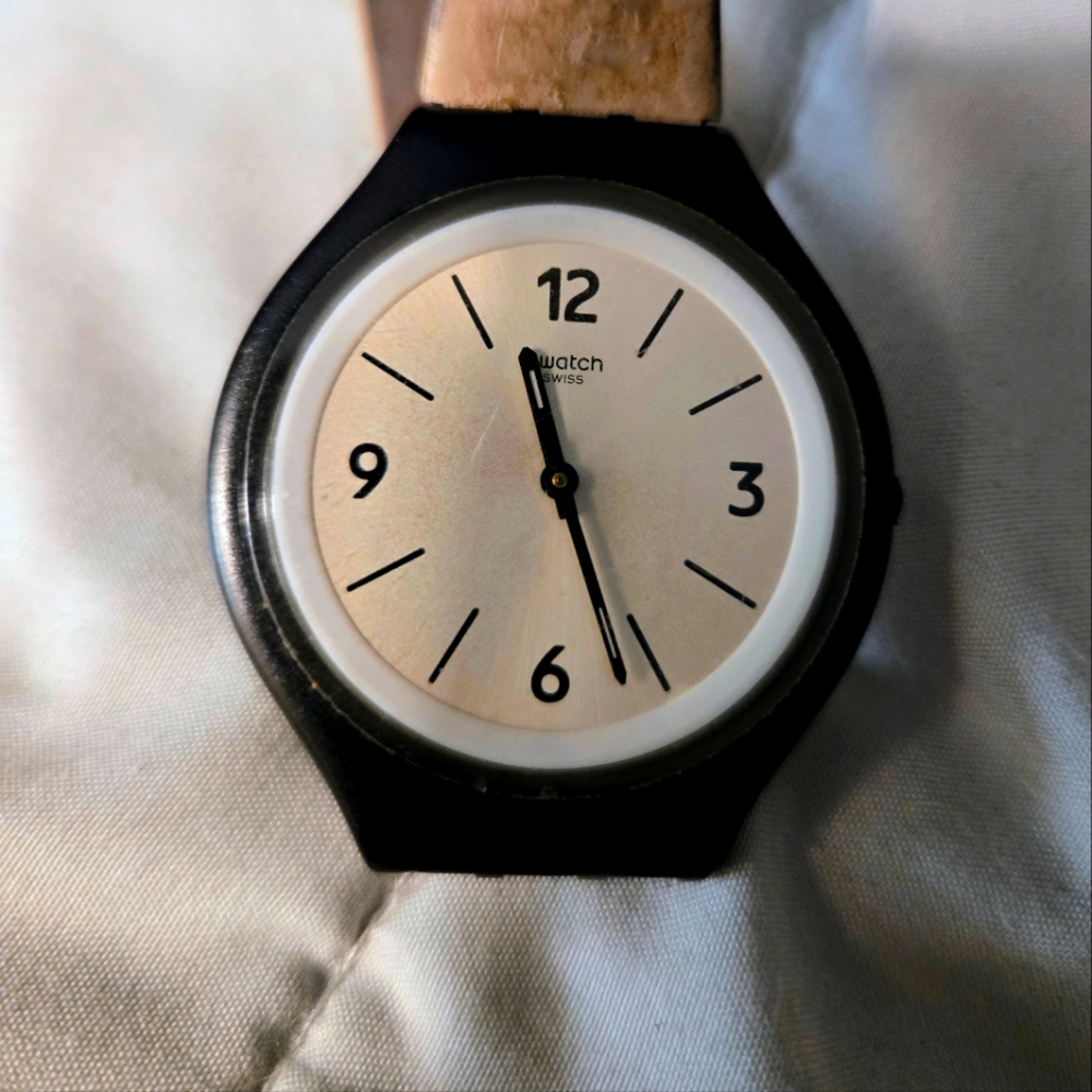 Swatch Skin Collection Model Svub101 Watch